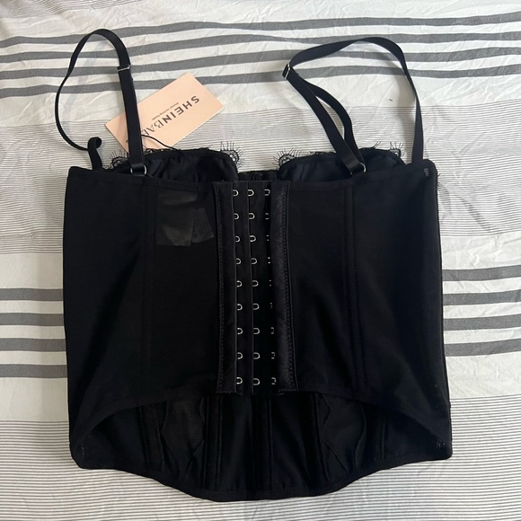 SHEIN x Carly Lawrence SHEIN BAE Lace Trim Bustier Cami Top - Picture 5 of 9